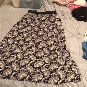 🌻 Black and Creme Maxi Skirt